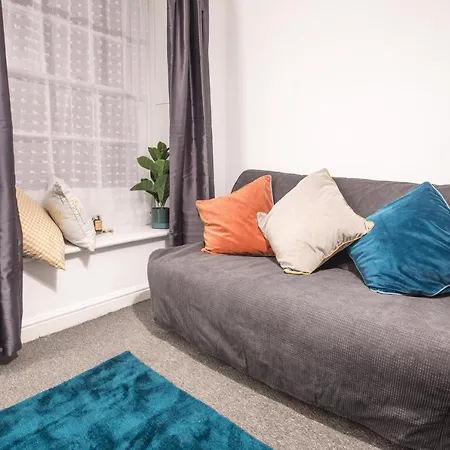 16 Oakfield Place * Bristol