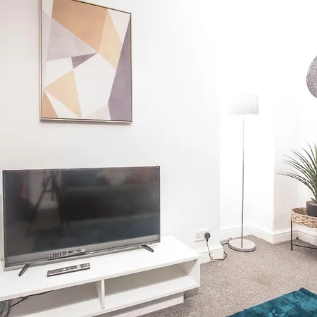 Apartment 16 Oakfield Place *
