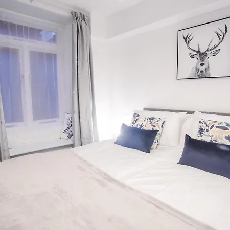16 Oakfield Place *