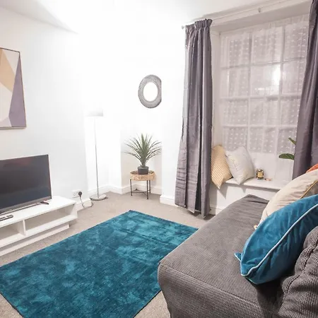 16 Oakfield Place Apartment Bristol