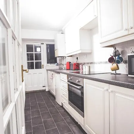 16 Oakfield Place *