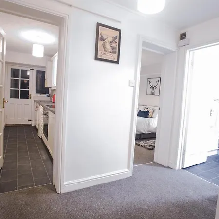 16 Oakfield Place *