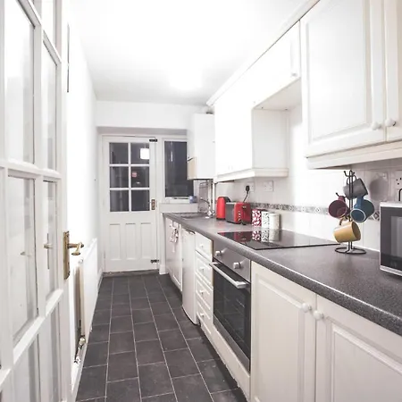 16 Oakfield Place * Bristol