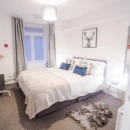 16 Oakfield Place * Bristol